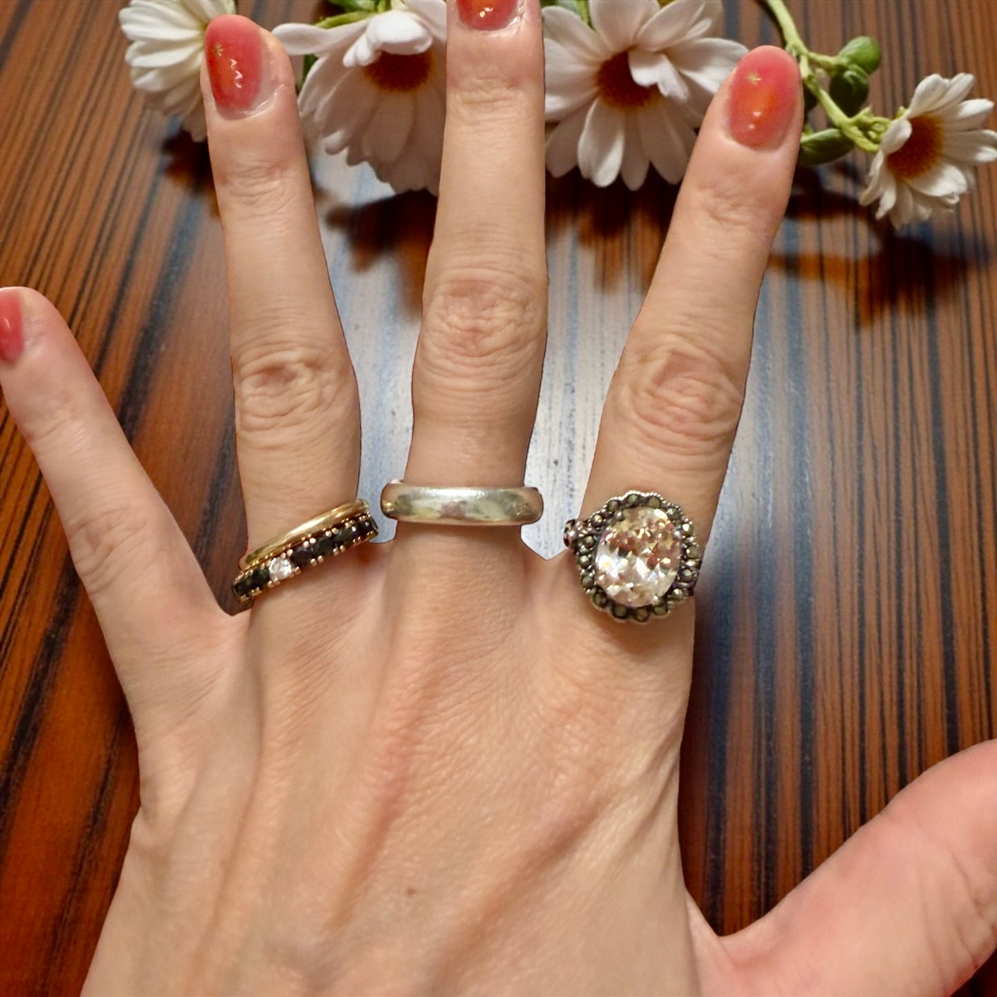 Prezioso anello anni 60, revival Victoria age argento marcasiti e zircone dorato