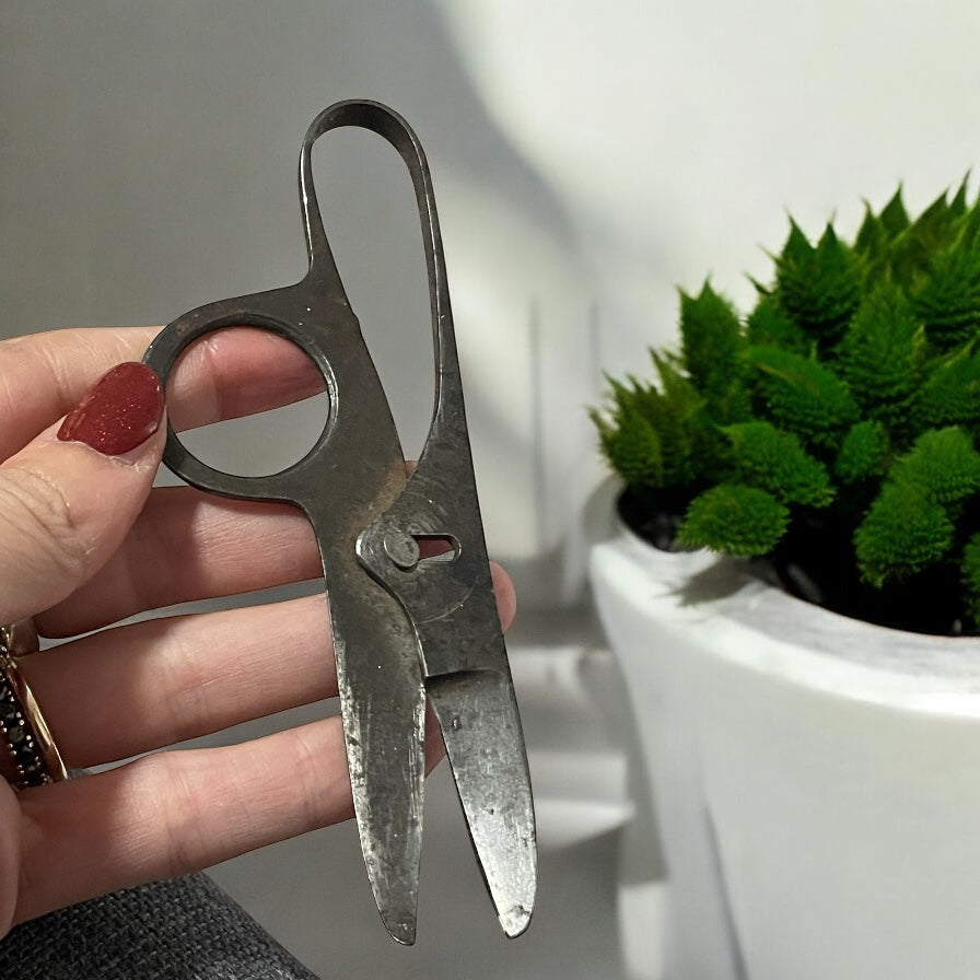 Tris antiche forbici, due da bonsai, Giappone