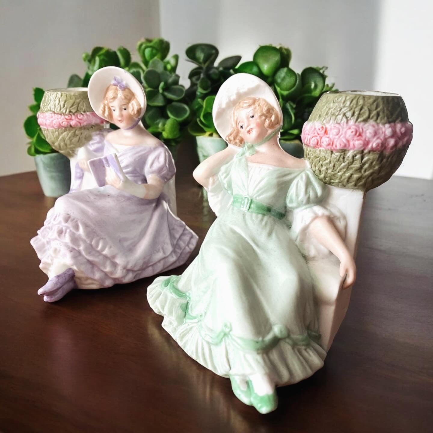 Pair of bouqueteries biscuit antique figurines