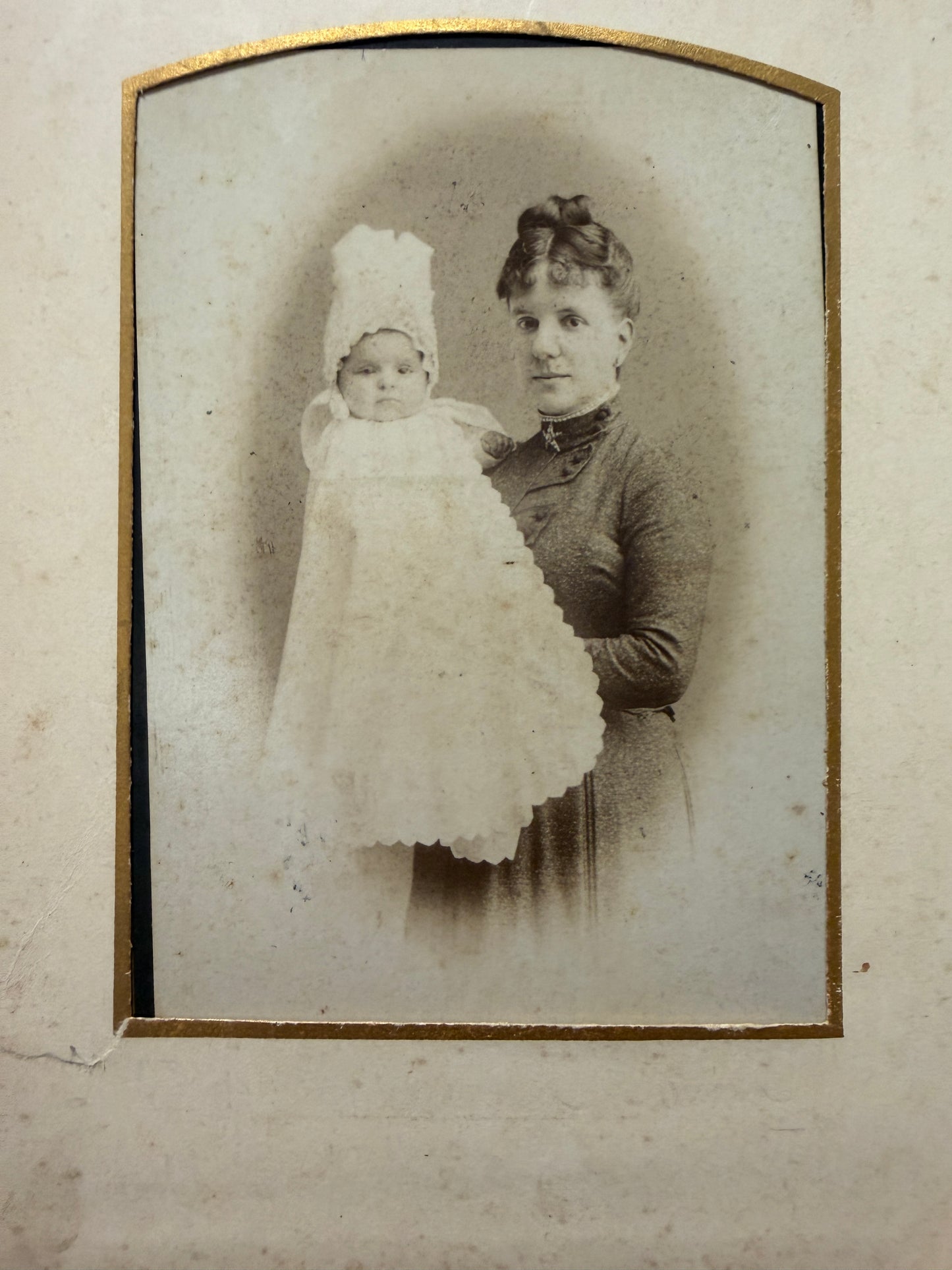 Antico album 1880-1900 completo con 28 fotografie d’epoca, dedica, data e copertine dipinte