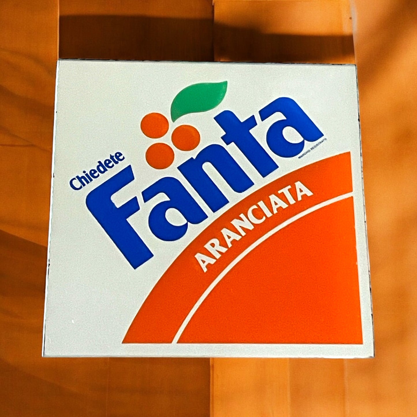 Specchio pubblicitario da porta aranciata Fanta anni 80