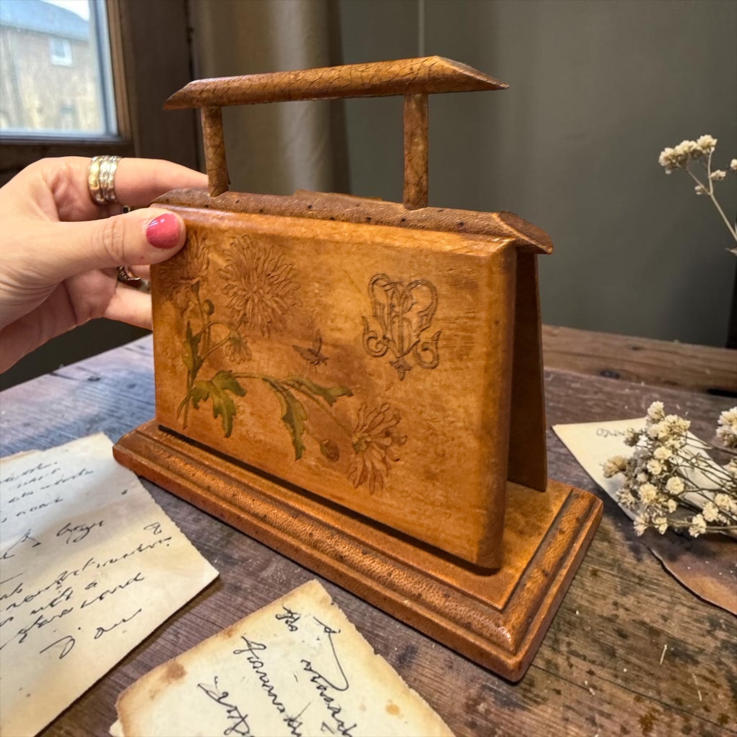Antico porta lettere da scrittoio richiudibile, Liberty, monogramma M R