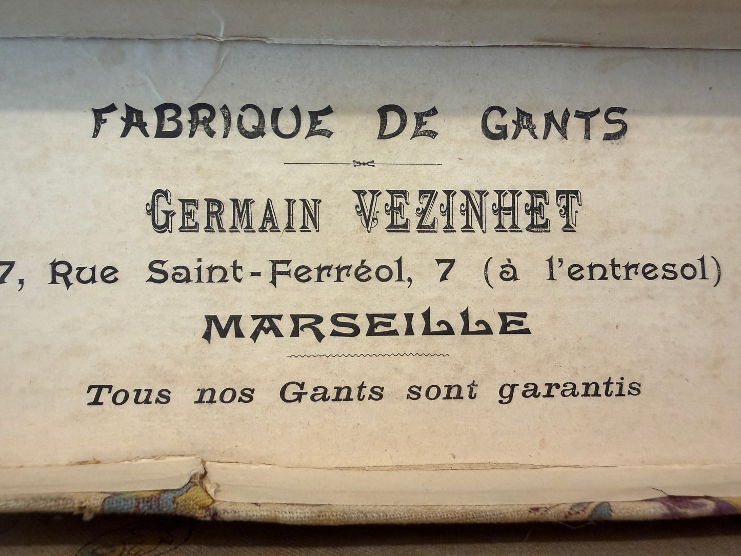 Guanti da sera in pelle sopra gomito mai usati in confezione originale fine ‘800 con cartellino