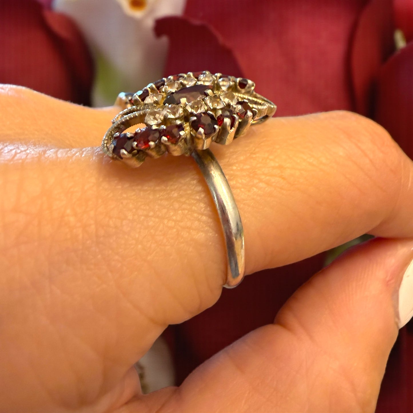 Anello in argento revival vittoriano, anni 70