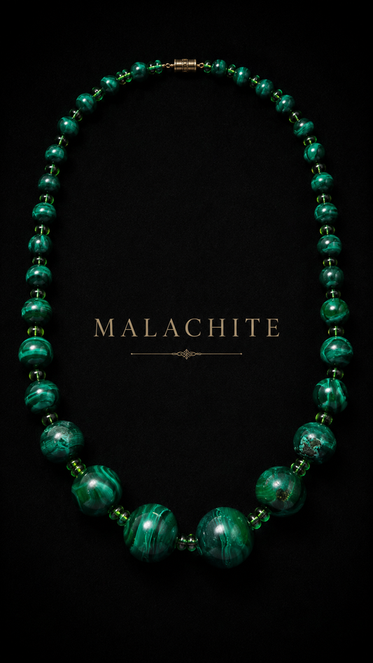 Collana collier in sfere di autentica malachite naturale degradé montate a mano con distanziatori in vetro, anni ‘50-‘60