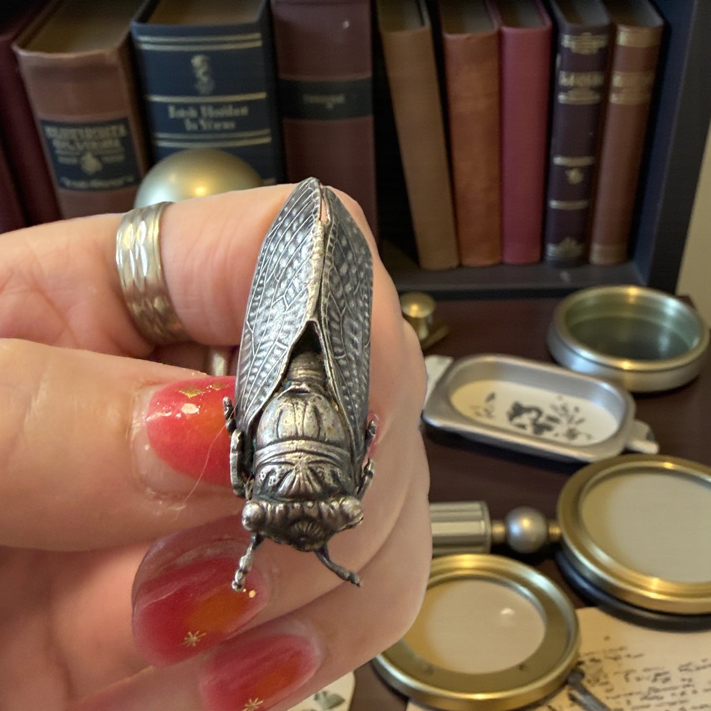 Antica spilla a guisa di cicala in argento, fine ‘800, simbolo colto lavorazione finissima