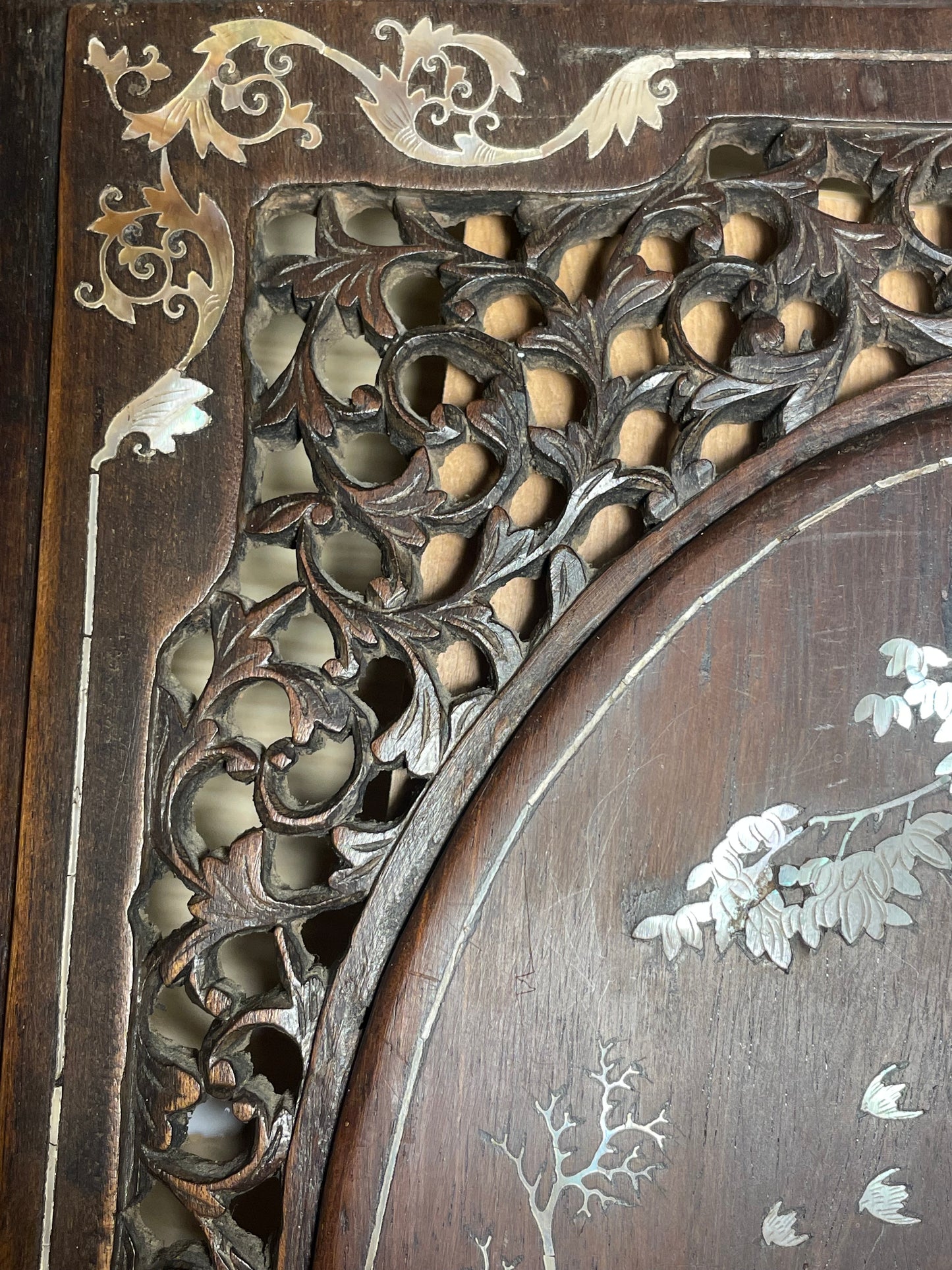 Antico pannello boiserie con intarsi di madreperla e trafori, fine ‘800 tardo Qing