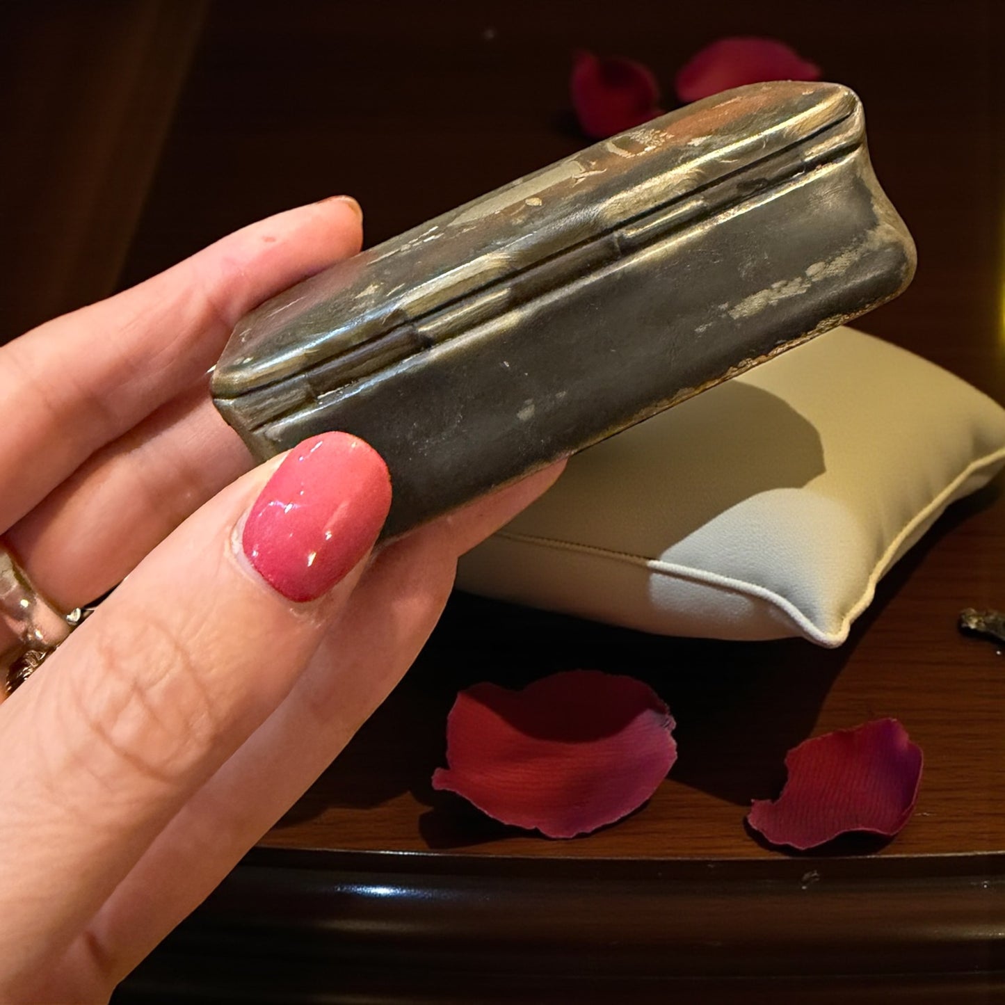 Splendida tabacchiera fine ‘800 in corno con inserti argentati e madreperla gioiello