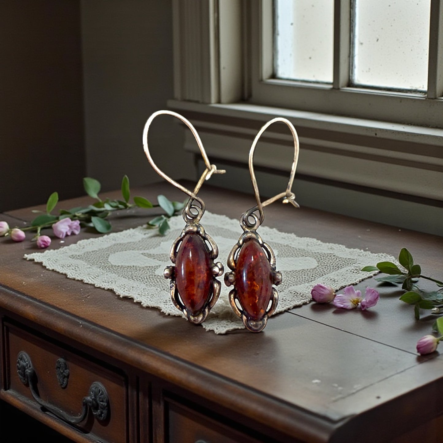 Orecchini in ambra a navette e argento 925 con inclusioni, vintage, tot lungh 4 cm