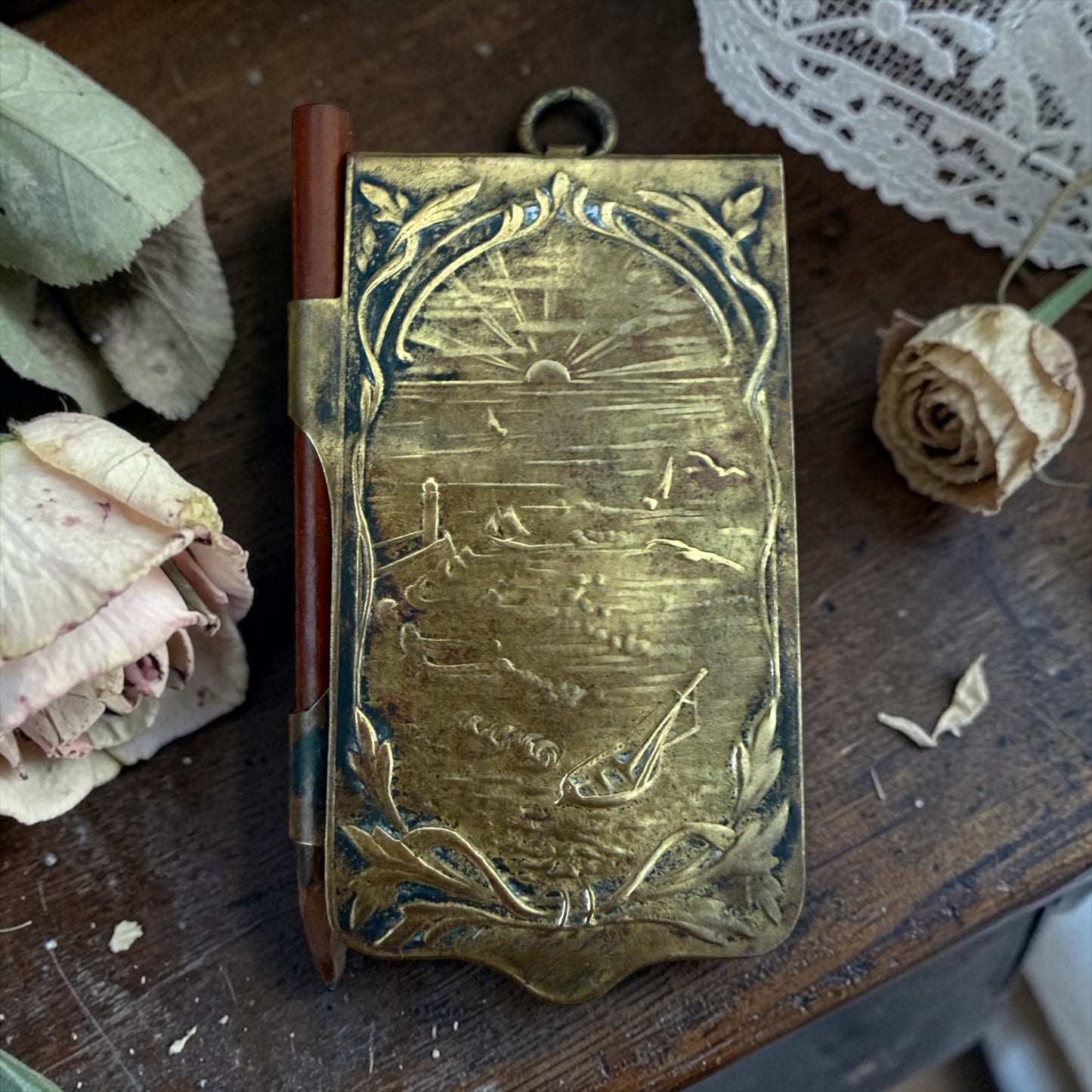Carnet de bal giapponista da chatelaine con blocco e matita coevi, fine ‘800-primo ‘900