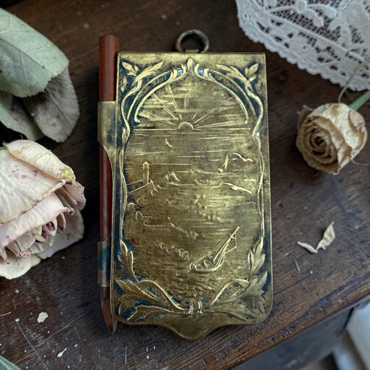 Carnet de bal giapponista da chatelaine con blocco e matita coevi, fine ‘800-primo ‘900