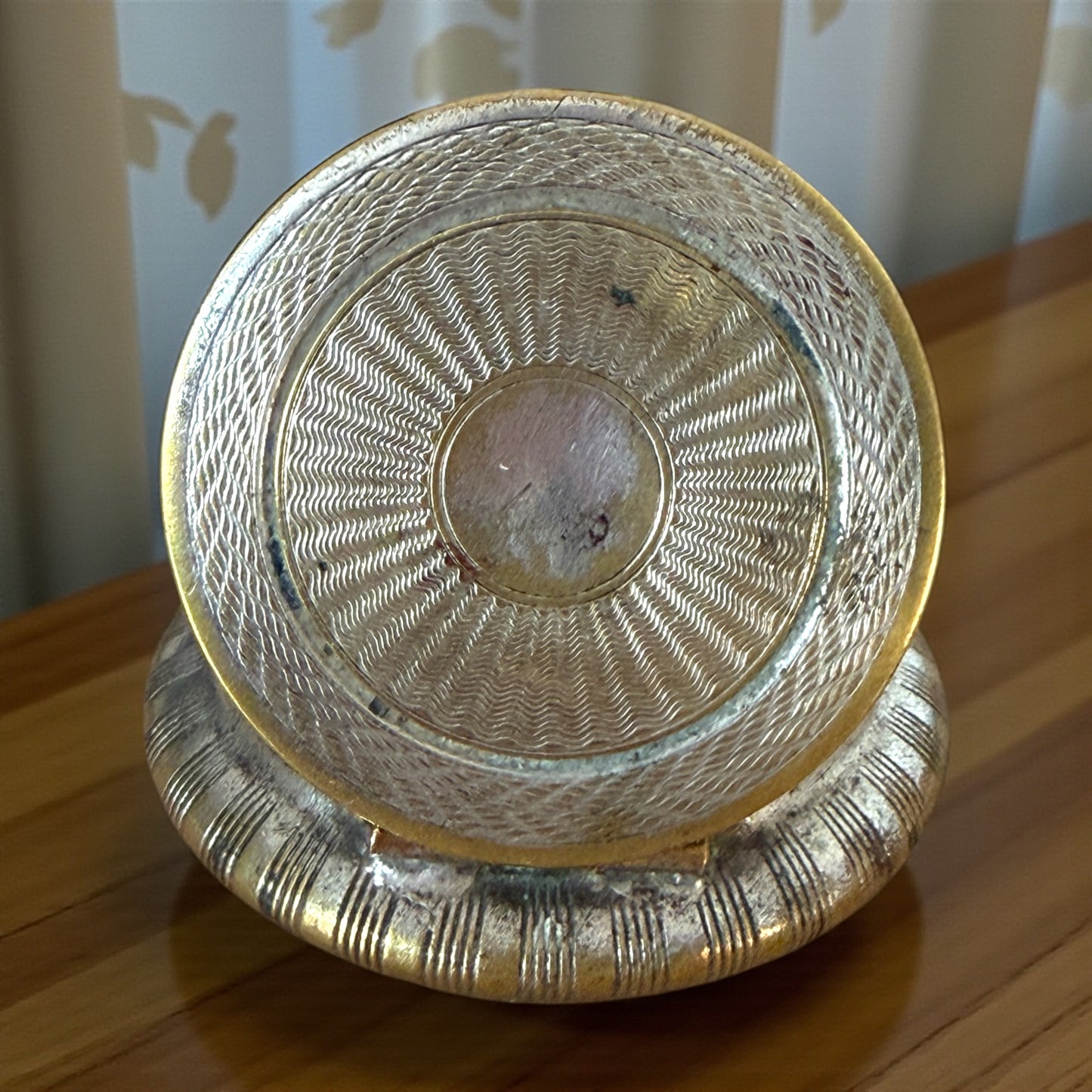 Antica Cipriera in argento anni 30 con lavorazione guilloché