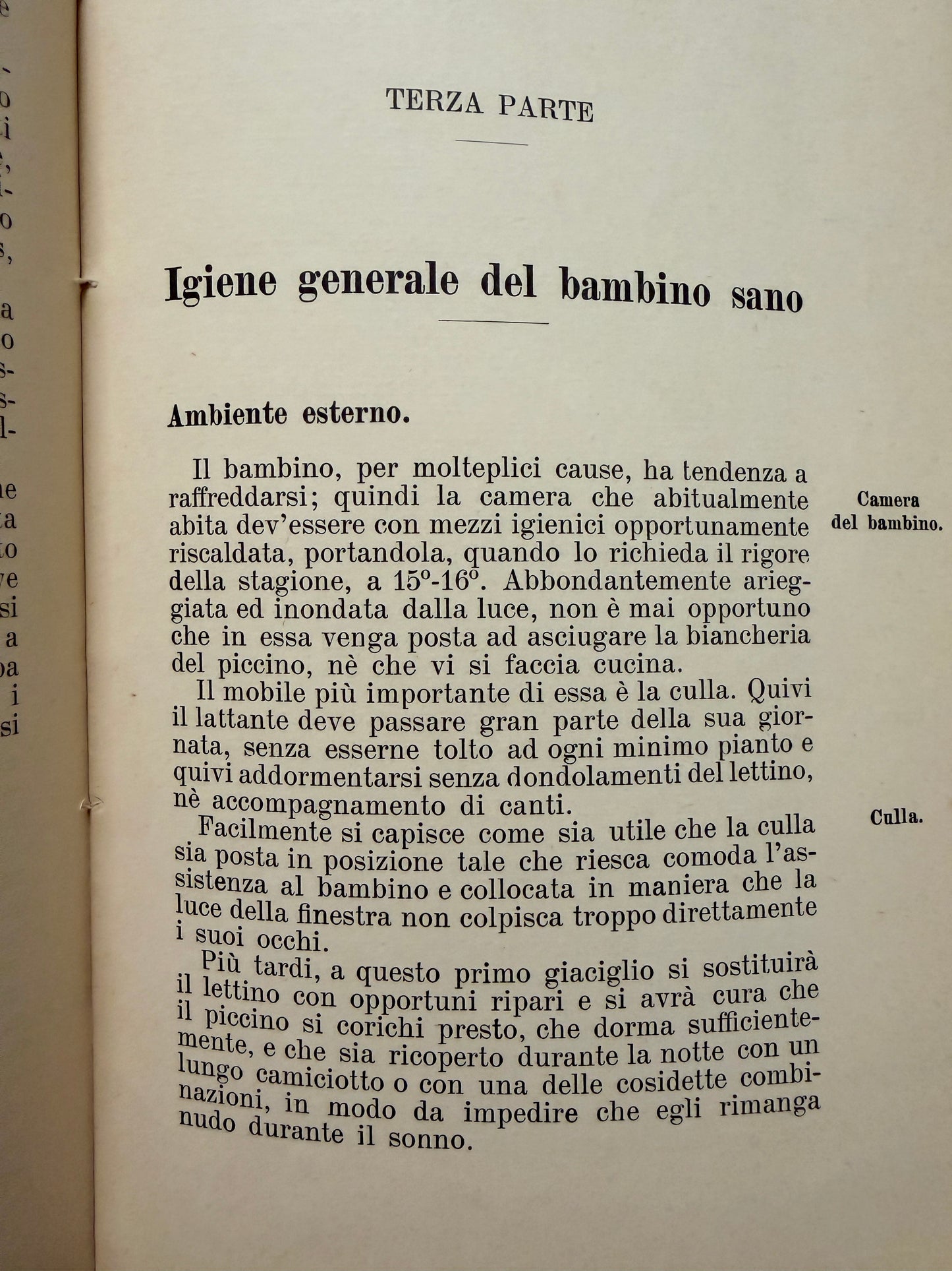 Libro fine anni ‘20 Alle Mamme D’Italia norme per l’allevamento e l’igiene del bambino