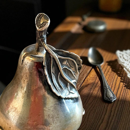 Snuff box in argento ca anni ‘30 fitomorfa a guisa di pera