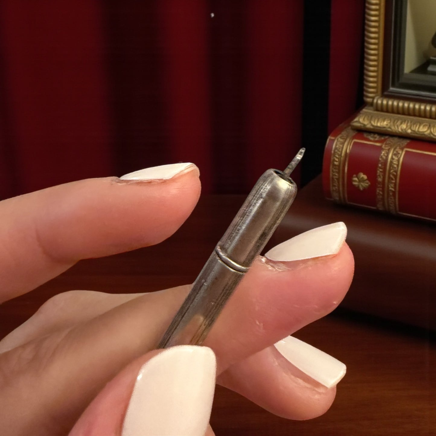 Antico strumento vittoriano, stuzzicadenti retrattile in argento da Chatelaine