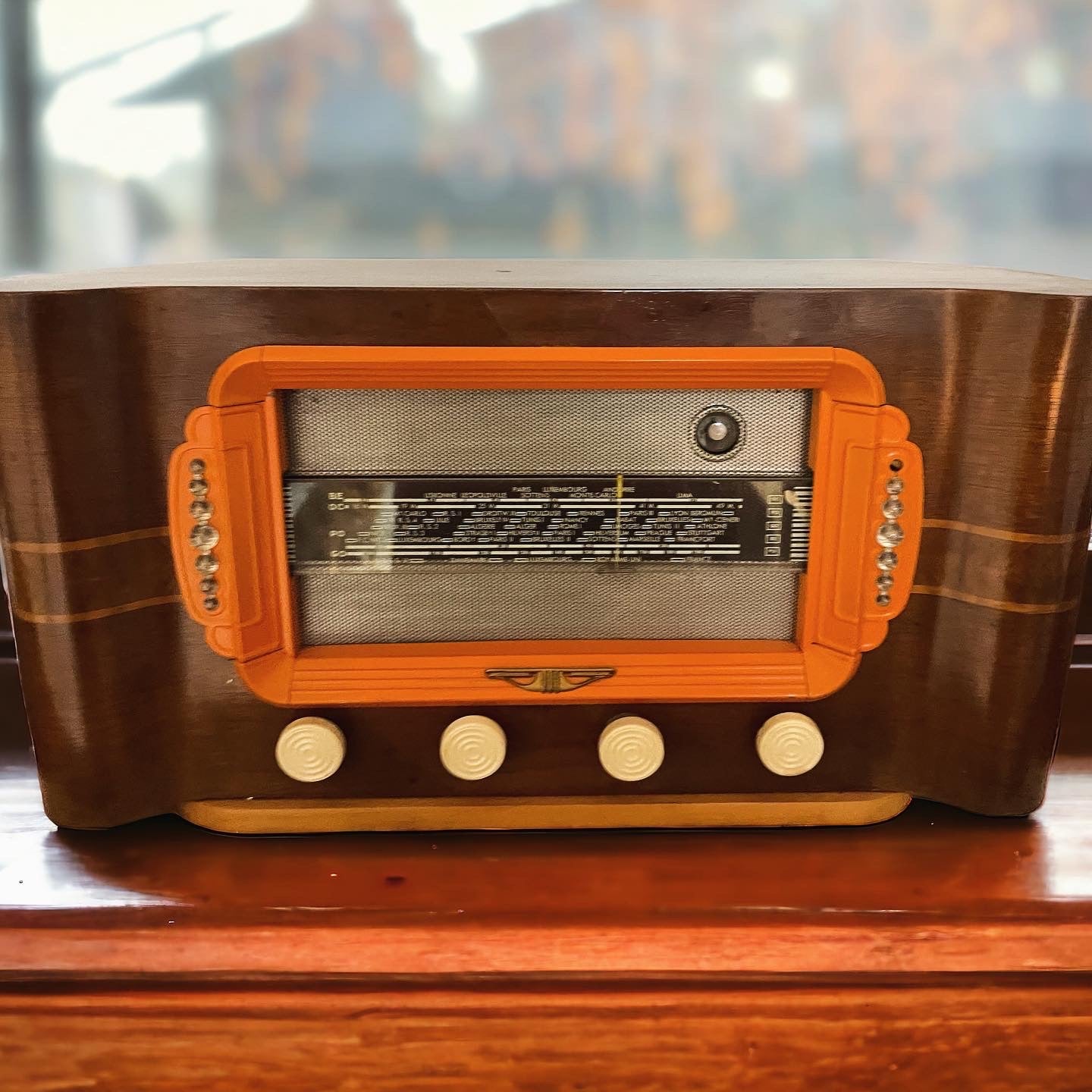 Large 50s modern radio