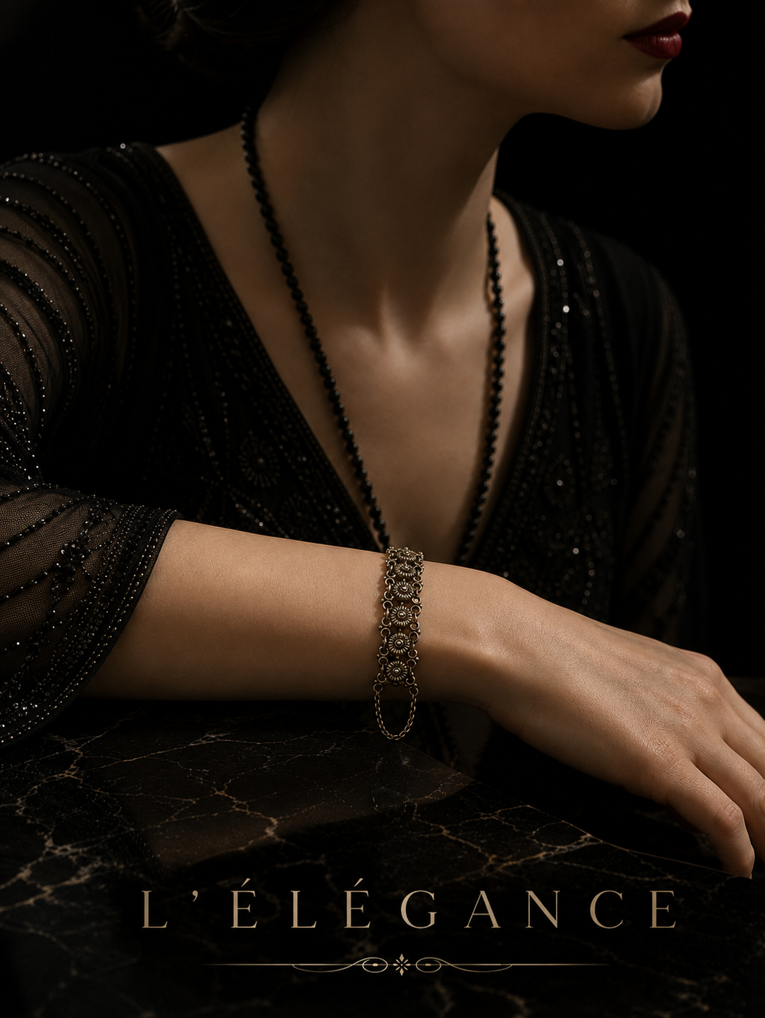 Bracciale in argento dorato anni ‘10-‘20 con chiusura a scatto e catenella di sicurezza