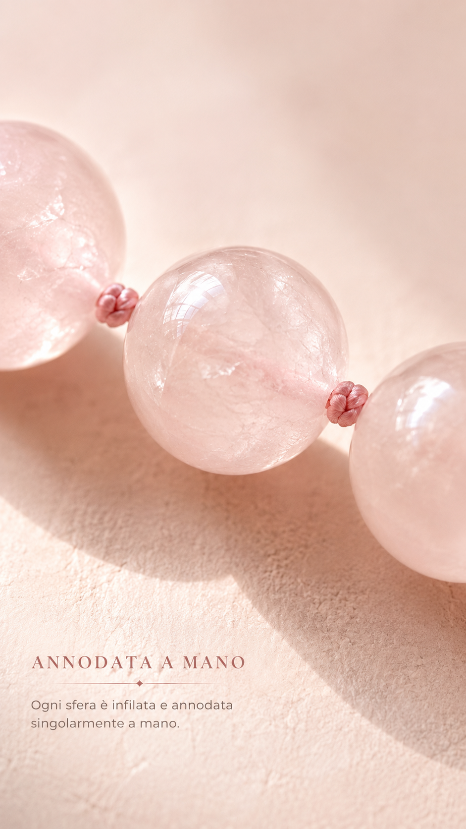 Collana collier in perle di autentico quarzo rosa infilate a mano, chiusura dorata a conchiglia, anni ‘60