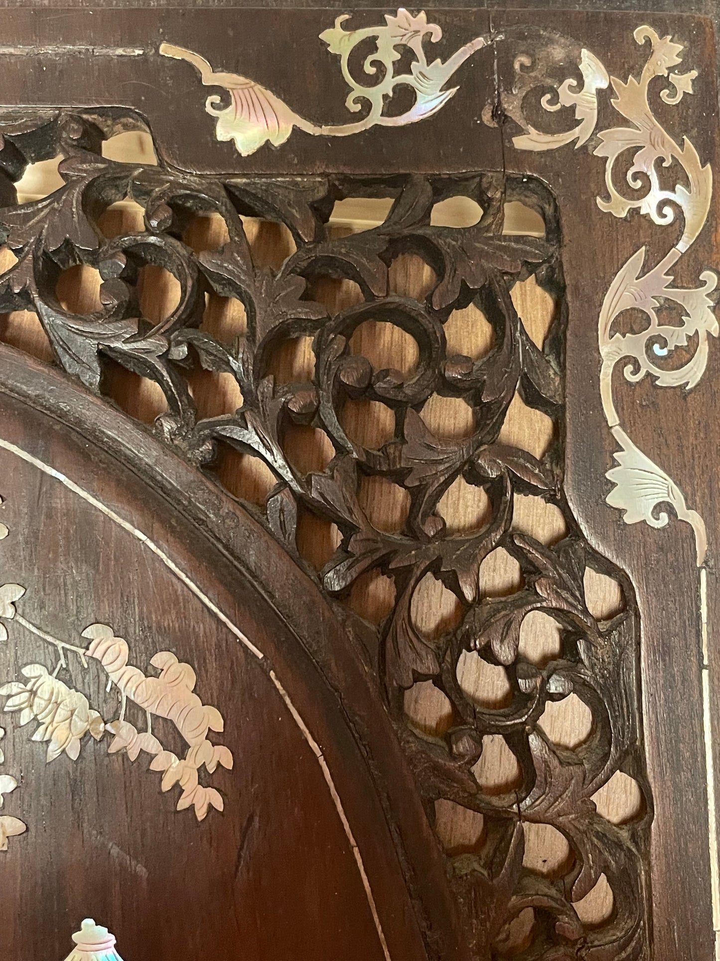 Antico pannello boiserie con intarsi di madreperla e trafori, fine ‘800 tardo Qing