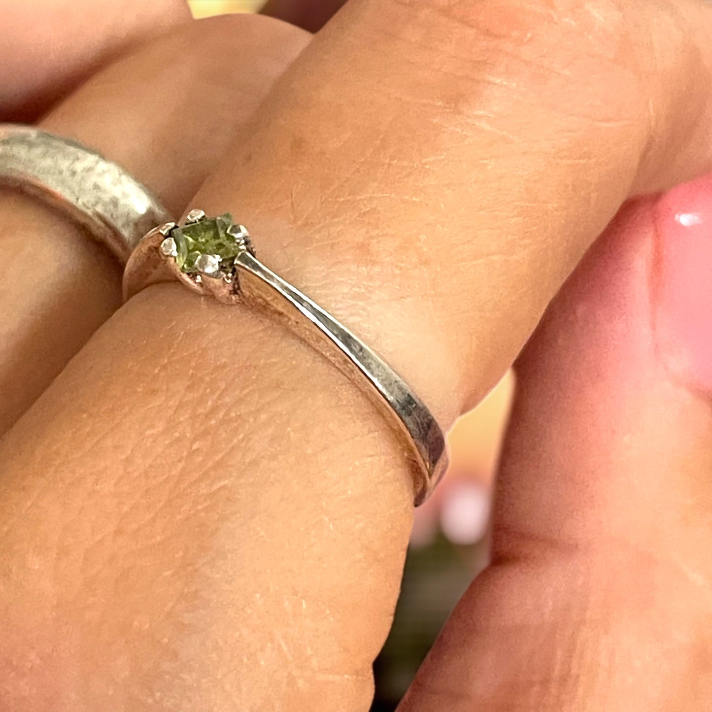 Anello francese argento e peridoto taglia brillante, ca anni ‘50-‘60