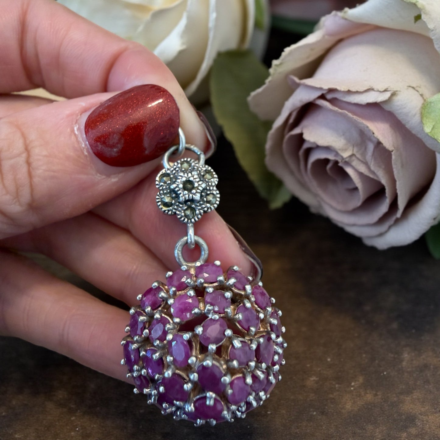 Pendente gioiello in argento con marcasiti e radici di rubino, 60s-70s