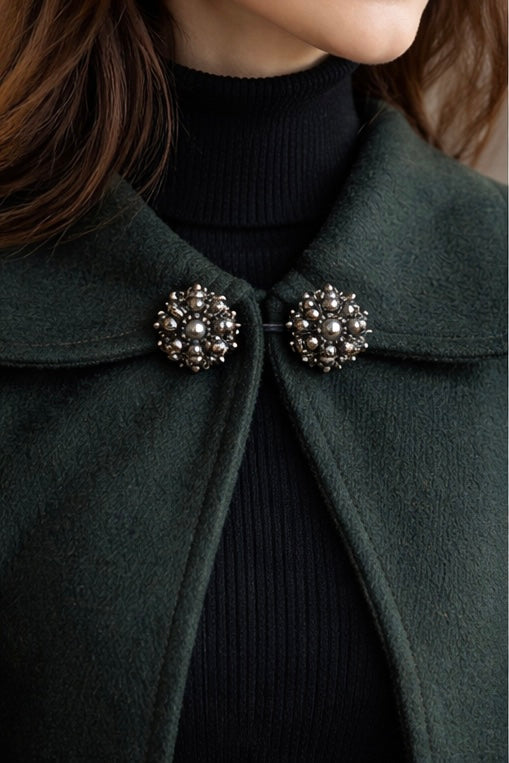 Coppia di gioielli da cappotto a spillo con asta in argento, fine ‘800 - primo ‘900