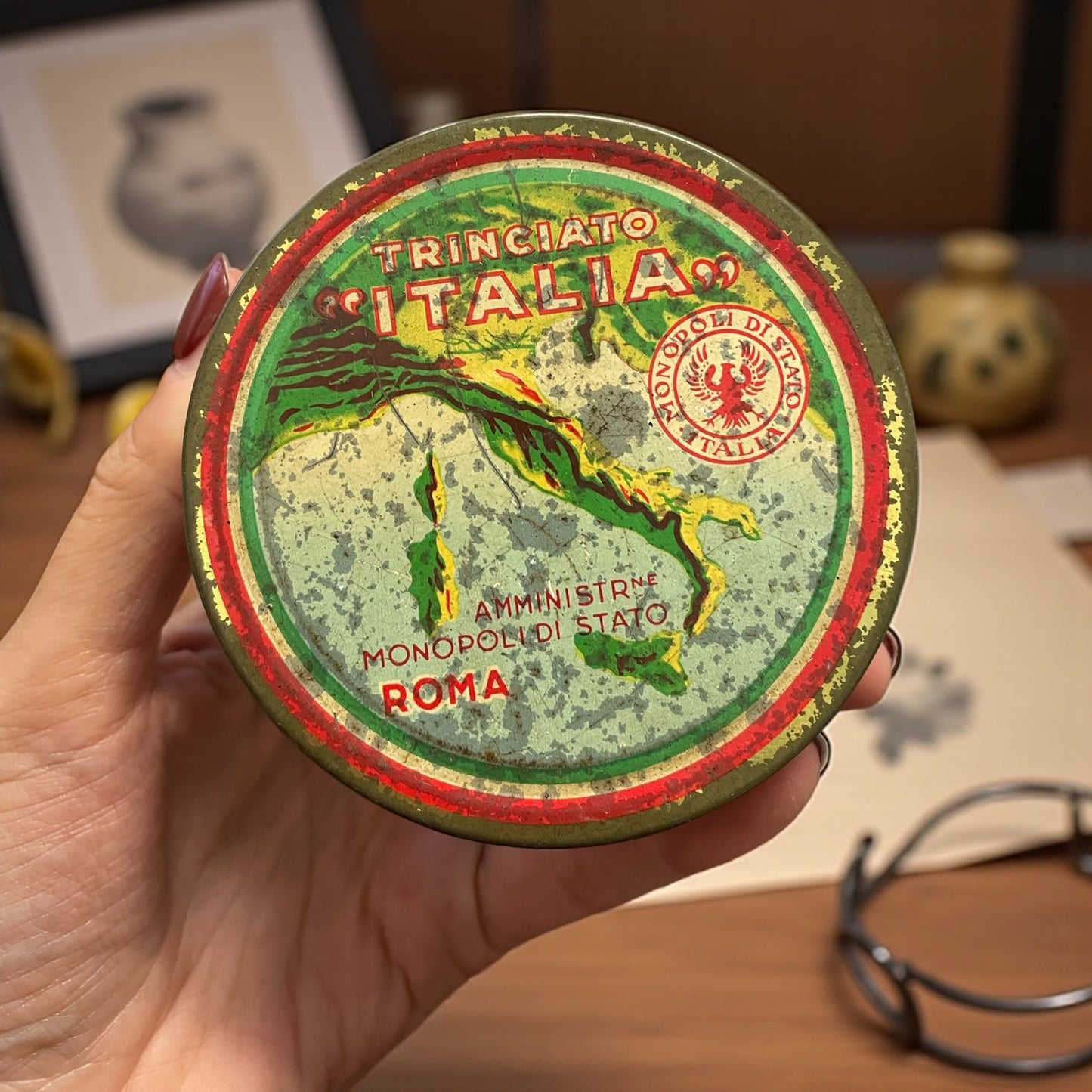 Scatola in latta anni 40 del trinciato Italia periodo autarchico ￼