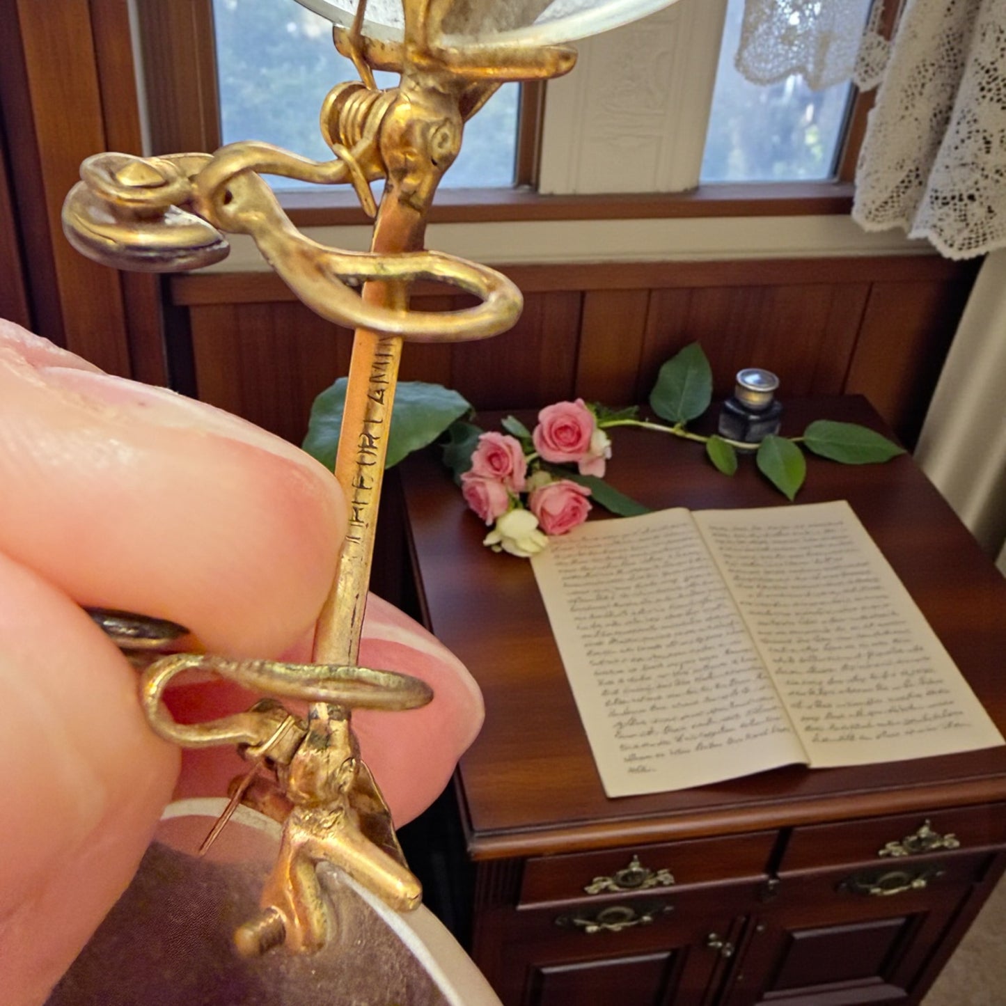 Antichi occhiali pince nez laminati in oro con custodia, 1890-1900 ca