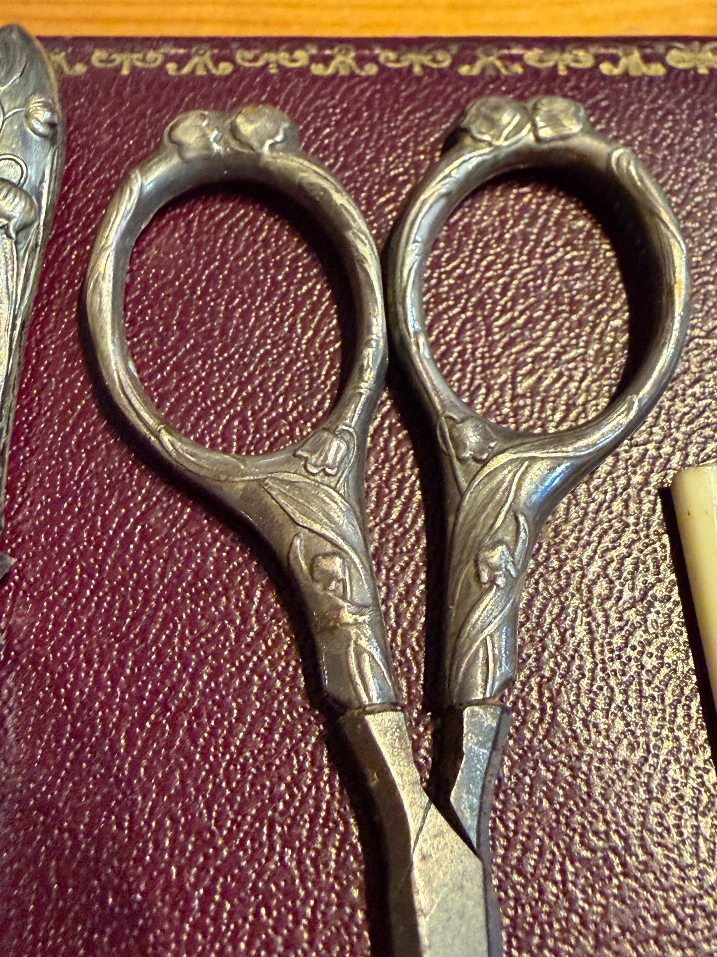 Antico set completo da cucito in custodia, placcato argento, liberty - tardo vittoriano