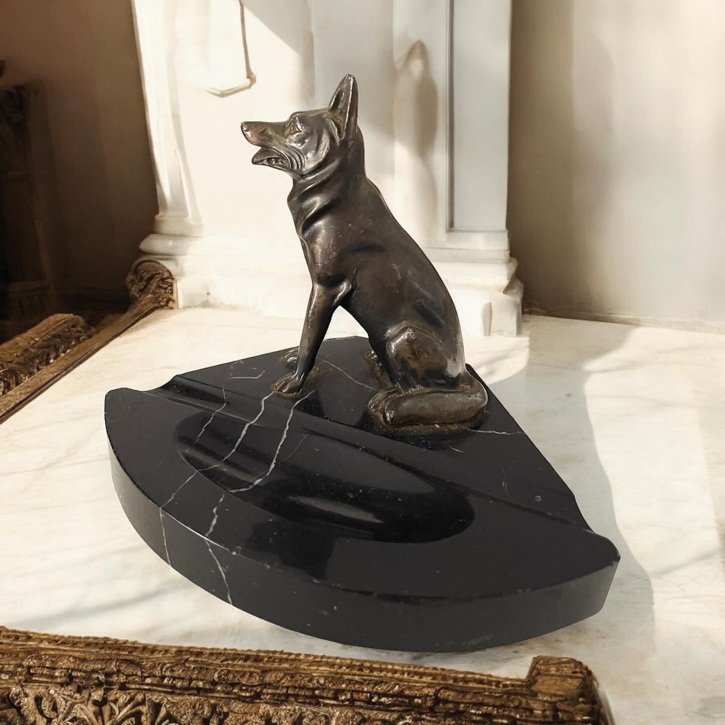 Black marble pen holder with art deco dog