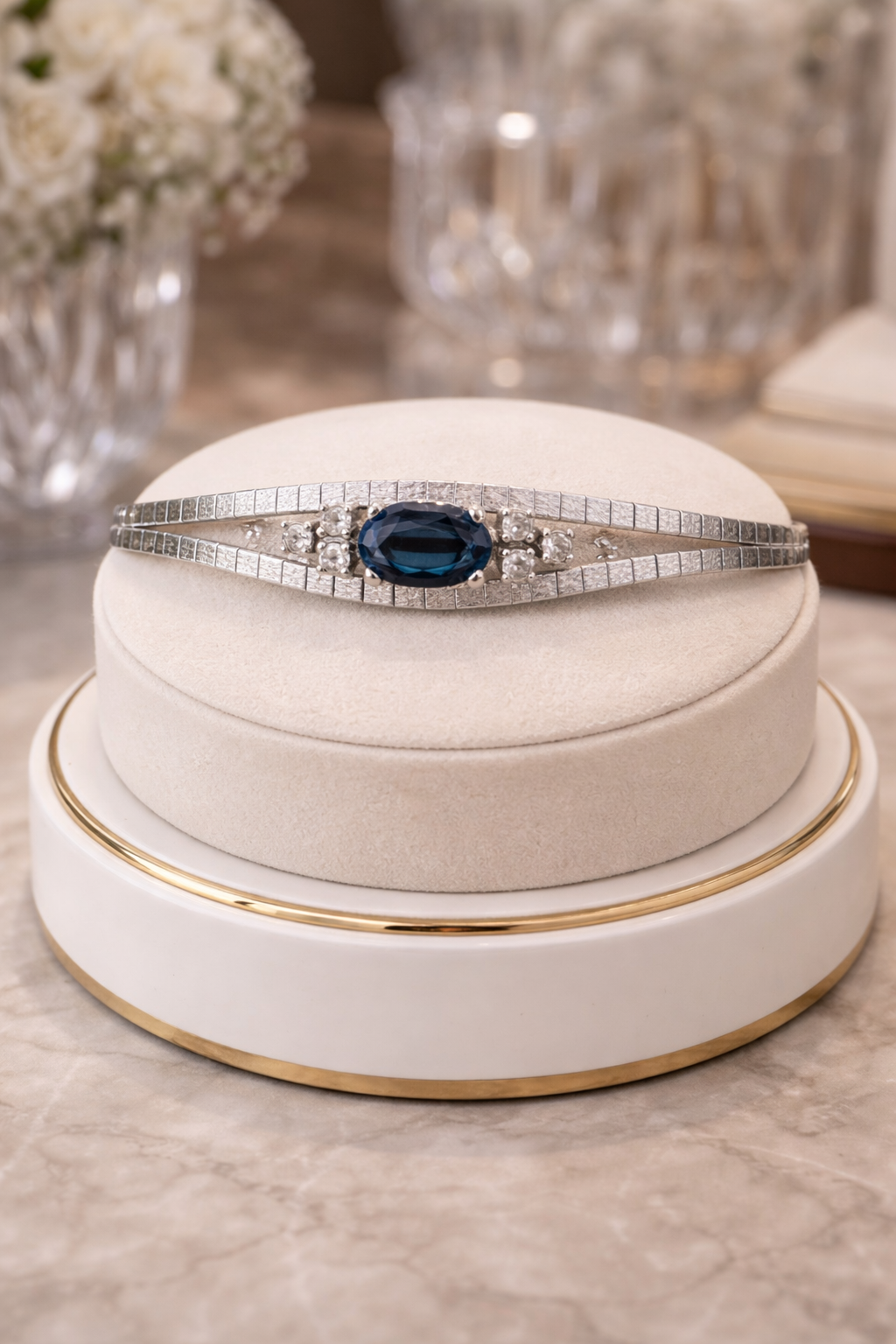 Bracciale argento anni ‘60 maglia semi rigidida con centrale azzurro profondo e zirconi