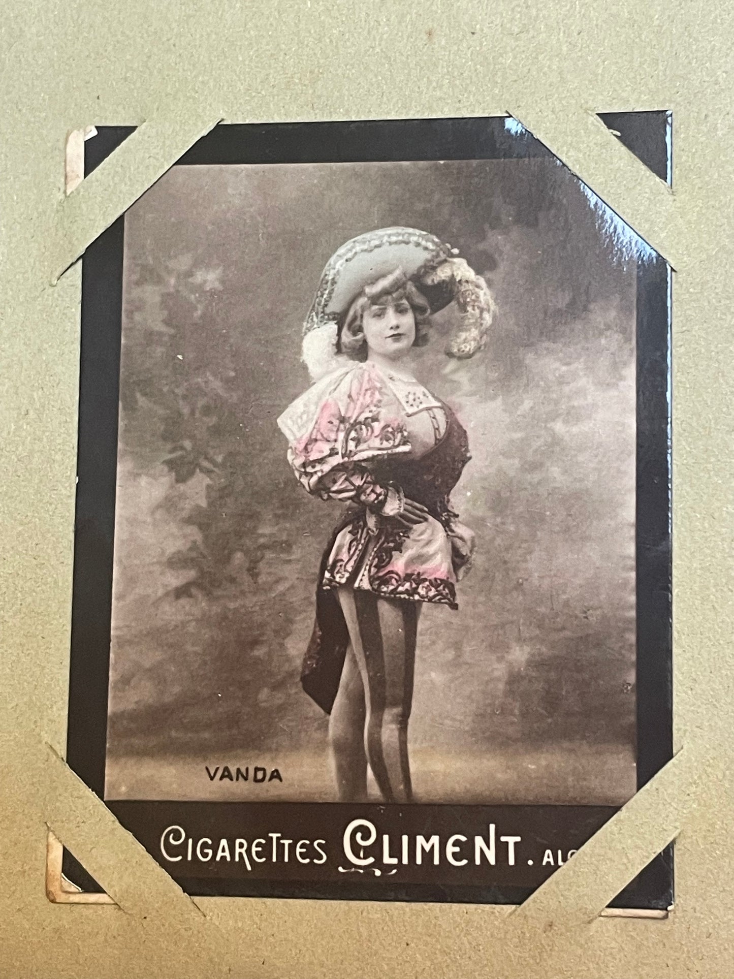 Antico album di Ephemera pubblicitari 1906, foto virate femminili, completo, Climent pz 400.