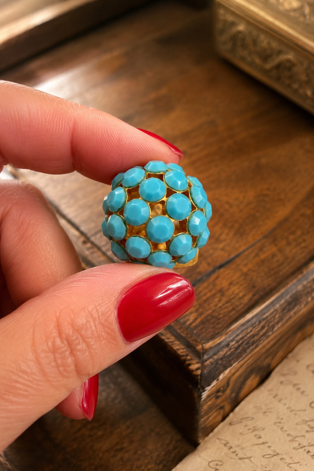 Orecchini azzurro cielo anni ‘50 in paste vitree a clip dorata