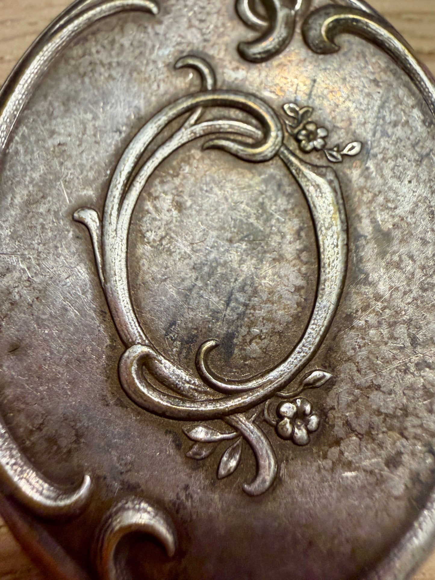 Antico pendente specchio scorrevole da châtelaine, bifacciale, argentato art Nouveau
