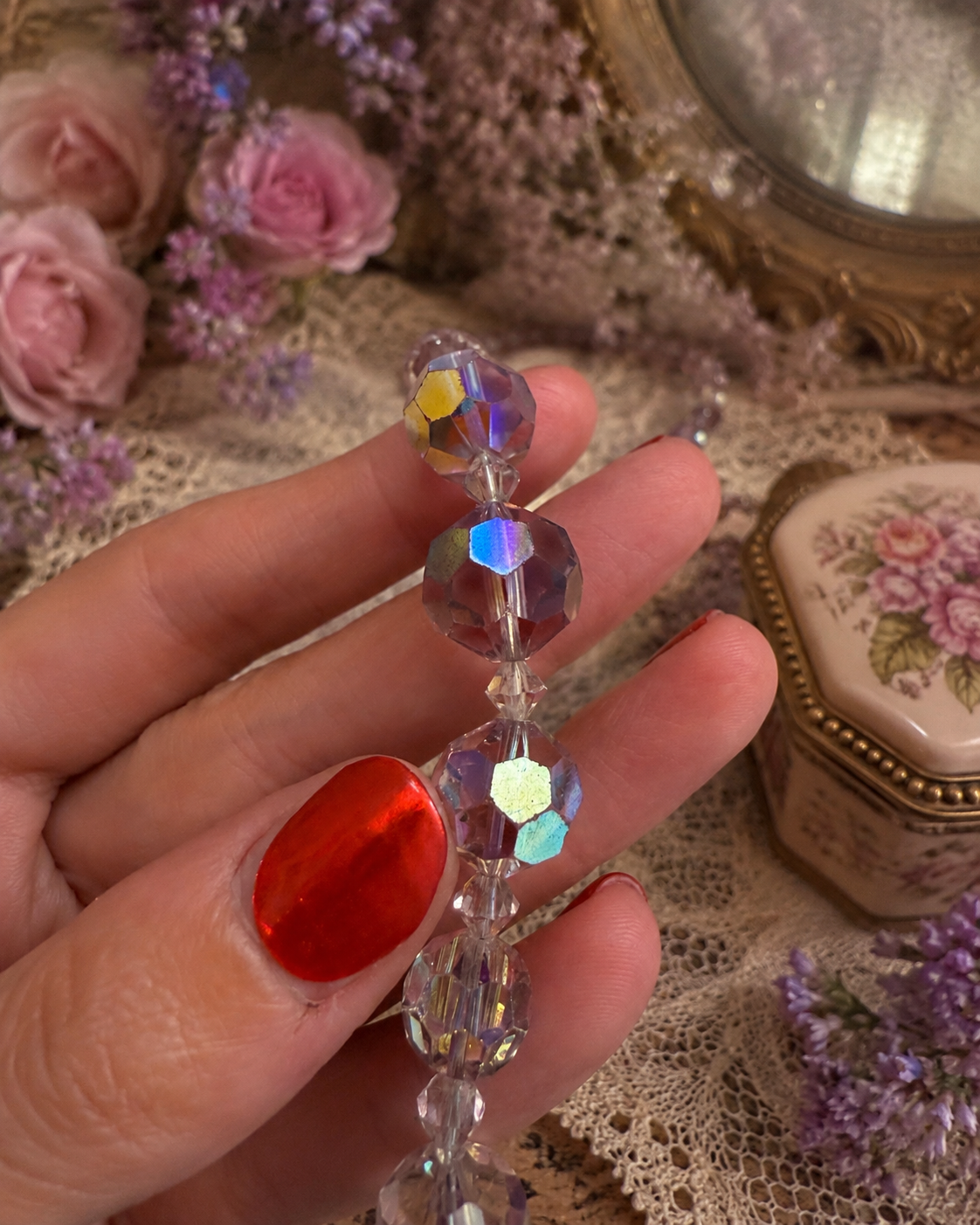 Collana perle in vetro sfaccettato rosa-lilla chiaro degradé con chiusura a barilotto, anni 50-60