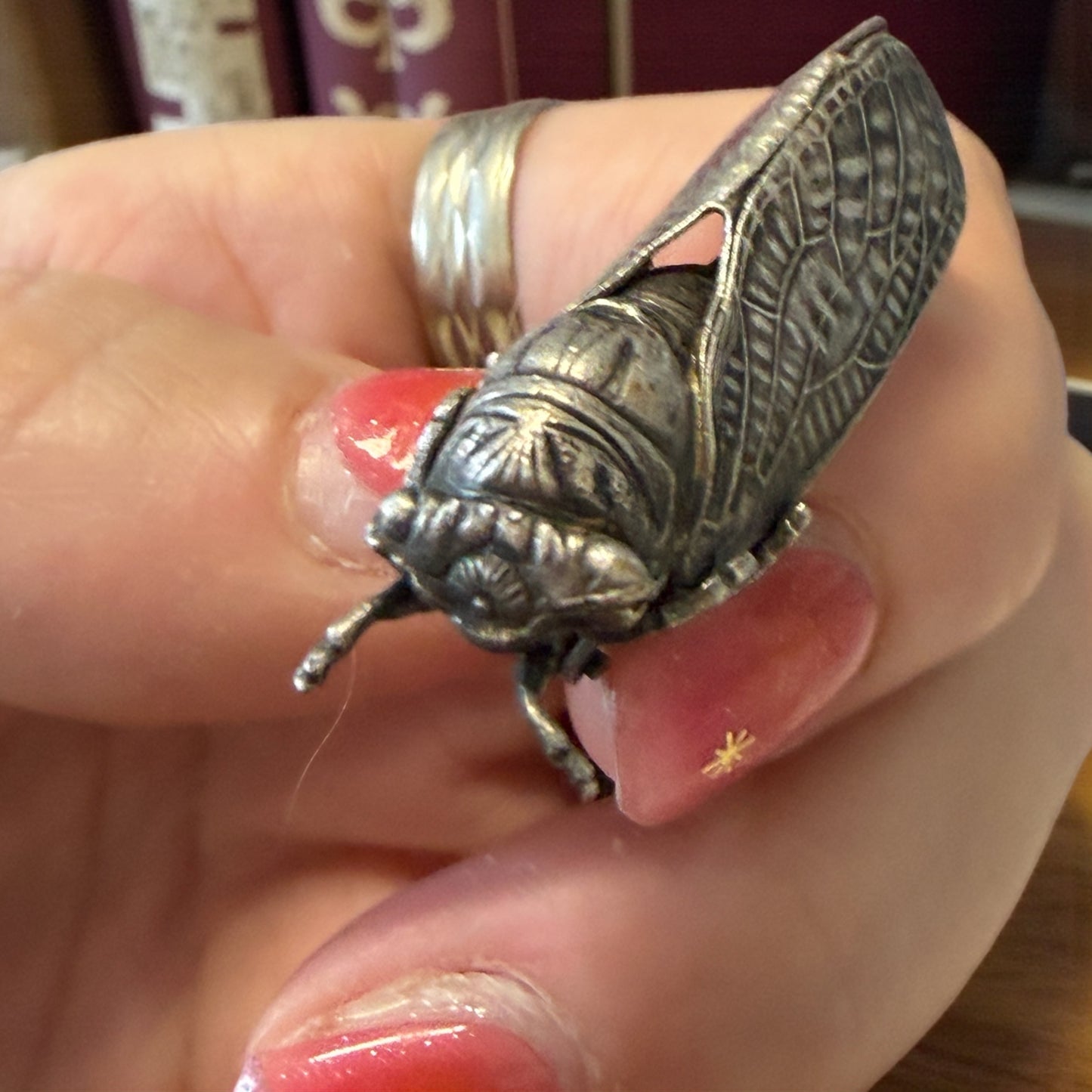 Antica spilla a guisa di cicala in argento, fine ‘800, simbolo colto lavorazione finissima