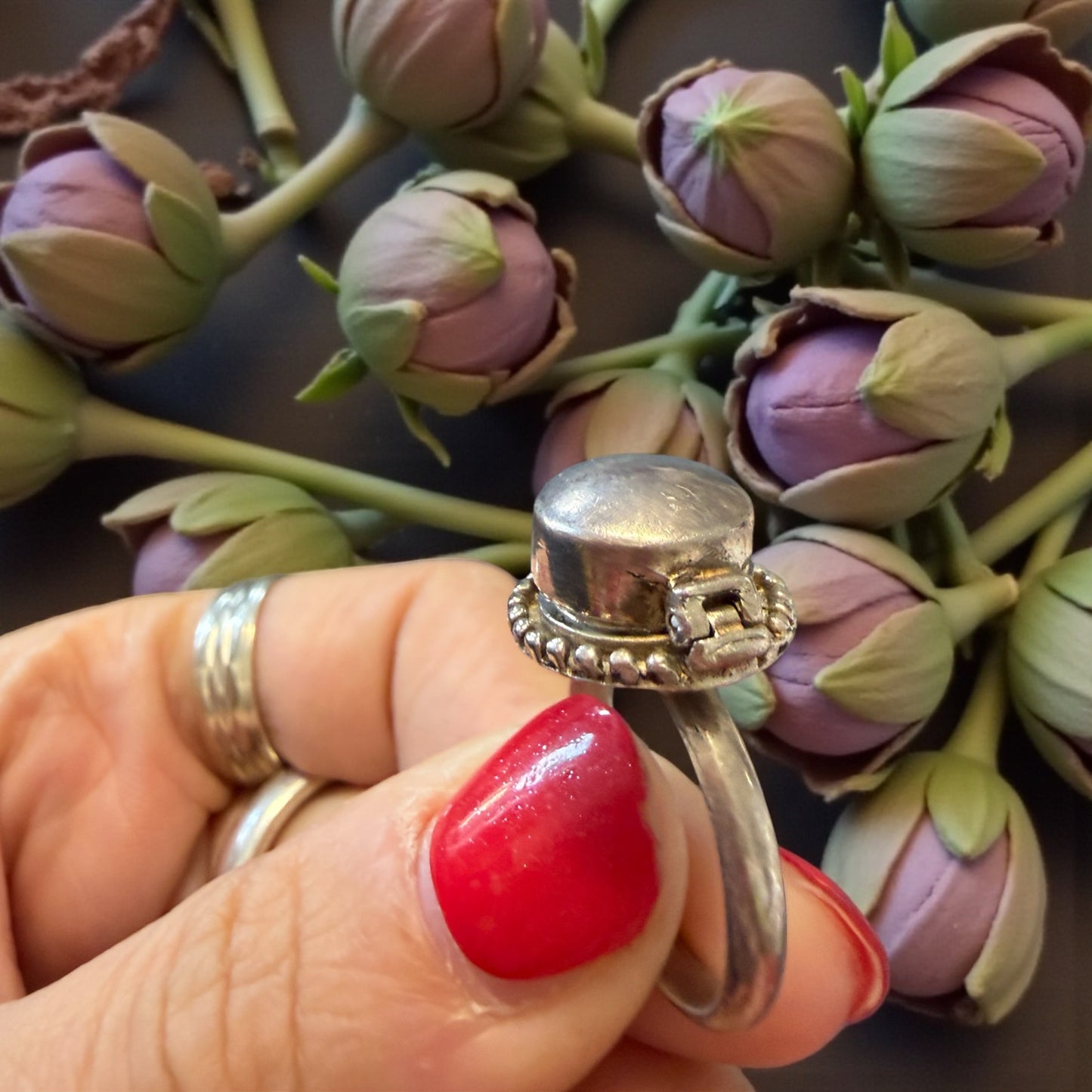 Anello devozionale con scomparto segreto da reliquia, primo ‘900 in argento 825