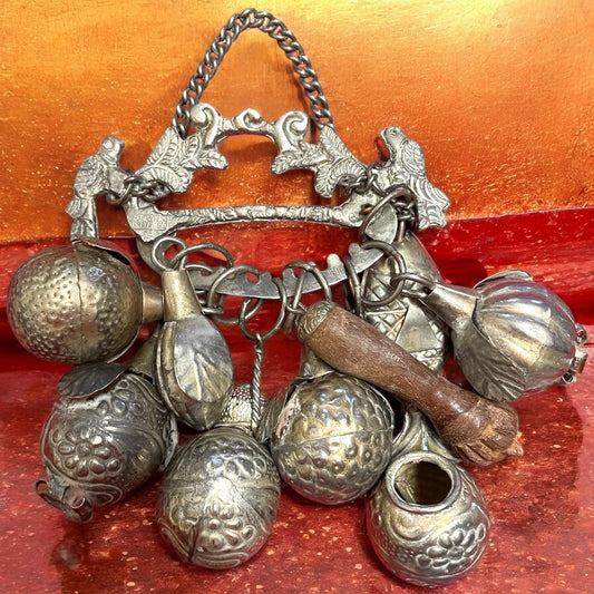 Grande penca placcata argento con amuleti porta fortuna