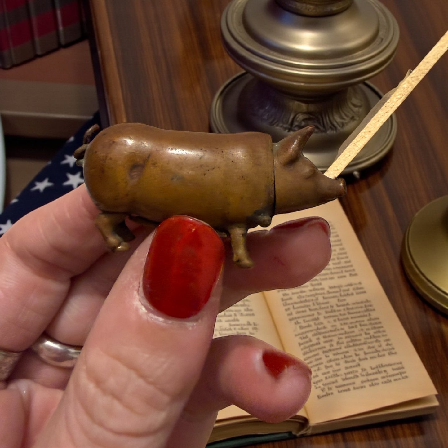 Vesta case a guisa di maialino in ottone pieno fine ‘800