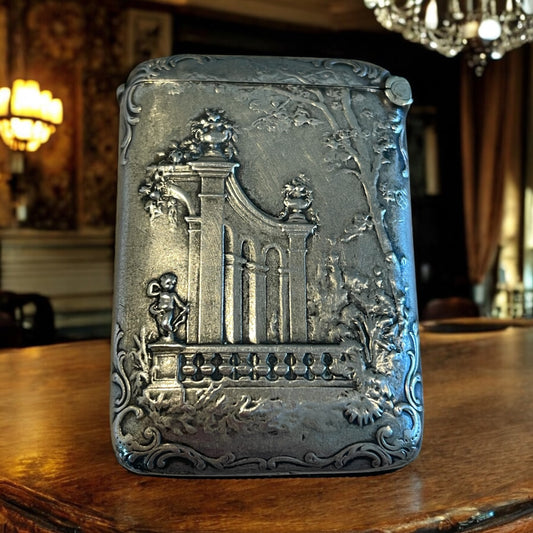 Antico vesta case in metallo argentato, 1880-1905 ca con scene commedia dell’arte