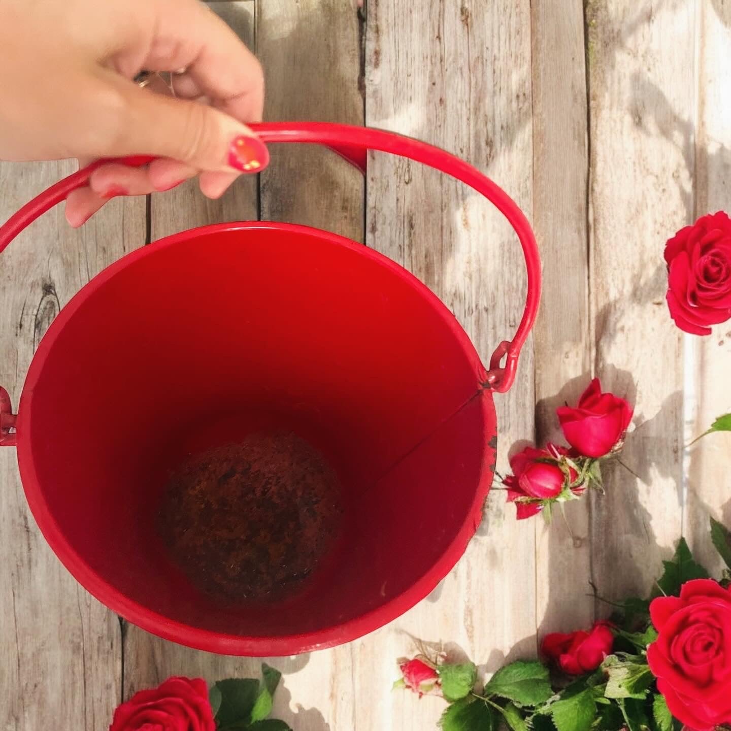 Enamelled bucket for firefighters sand