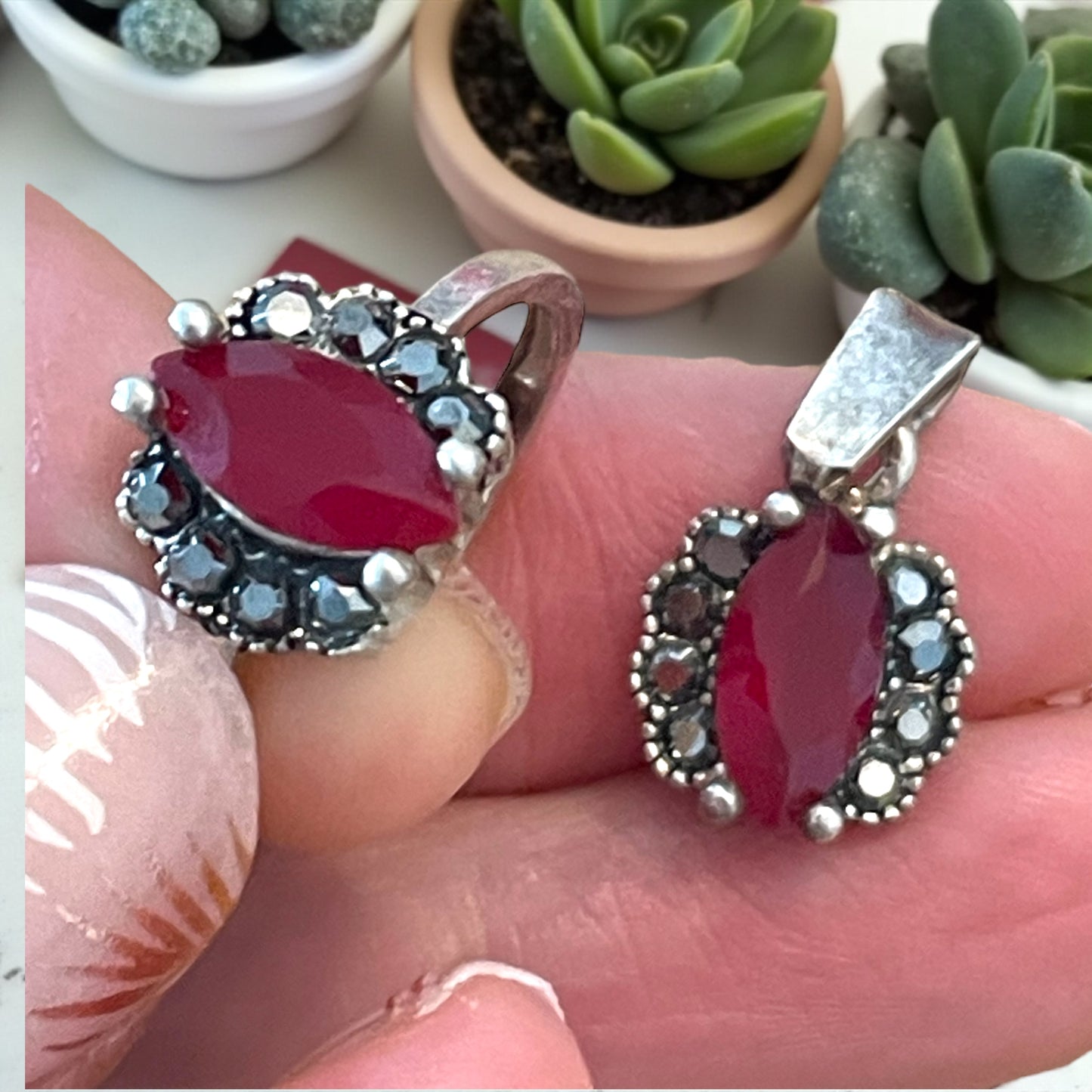 Set anello e pendente coordinato, argento con spinello e marcasiti