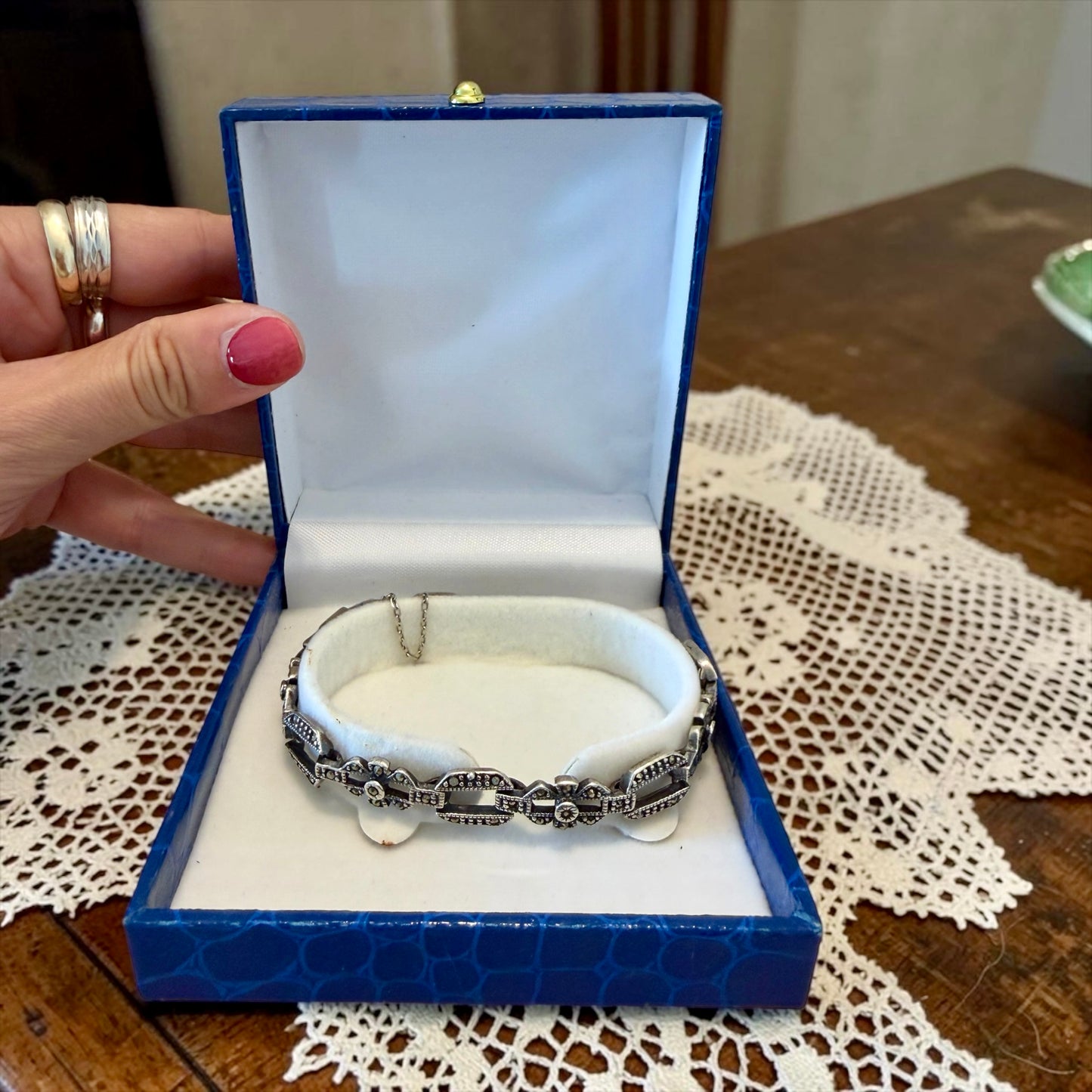 Bracciale art déco revival in argento e marcasiti con catenella di sicurezza