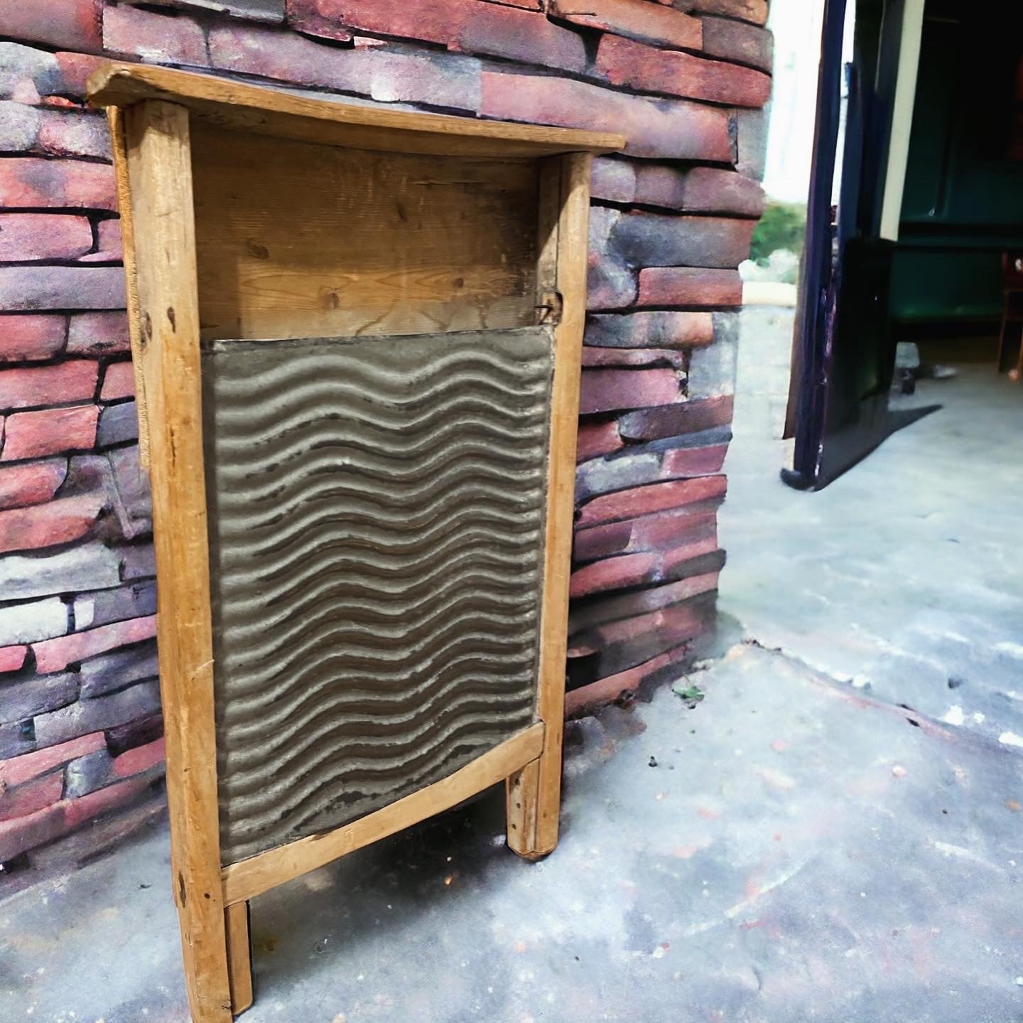 Early twentieth century washboard