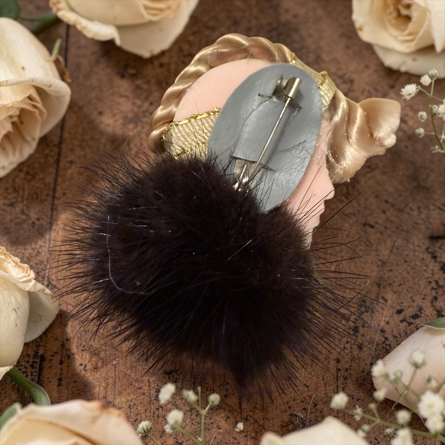 Spilla vintage lady head bionda con pelliccia