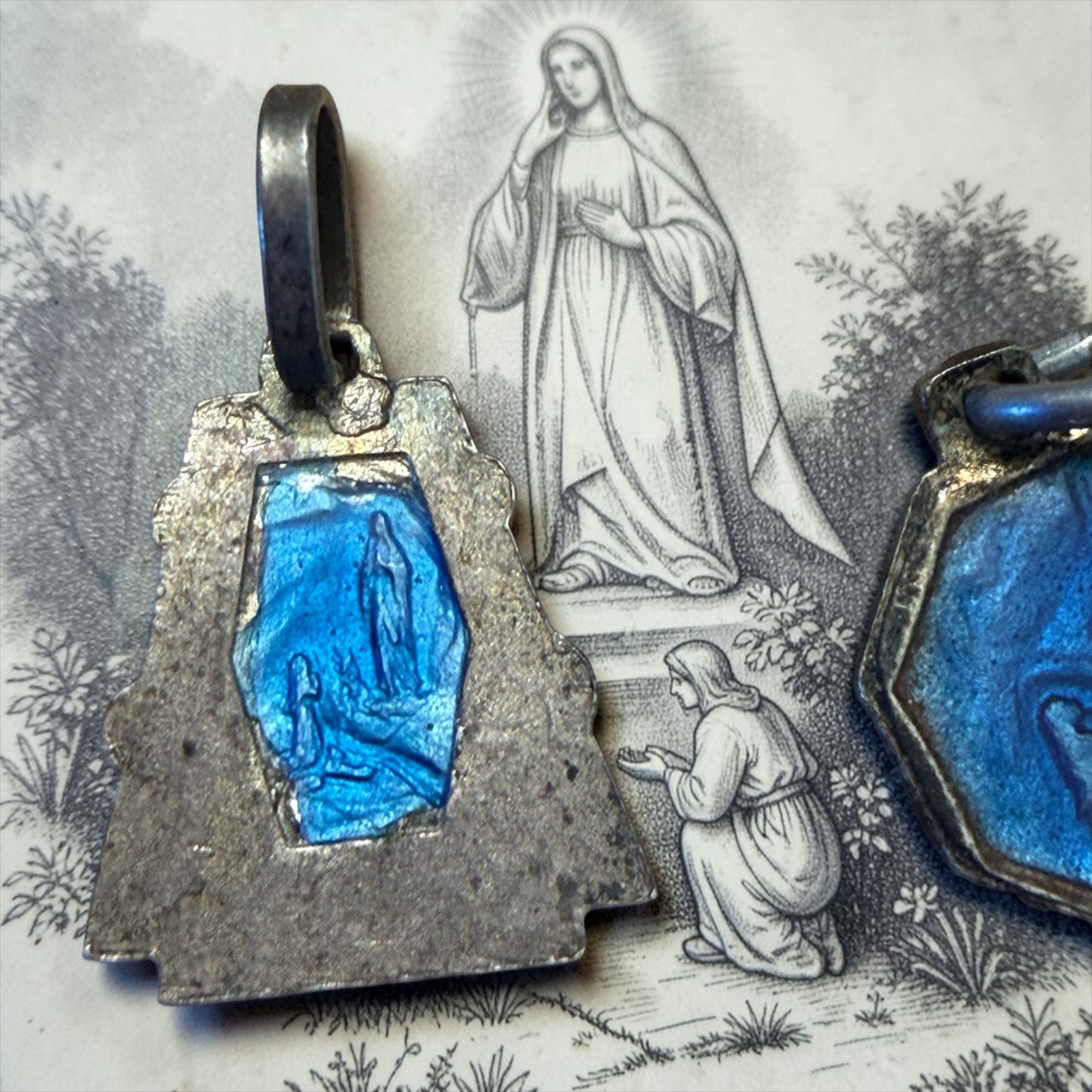Tris medaglie sacre Mariane di cui due in argento prov. da Lourdes, fine ‘800 primo ‘900