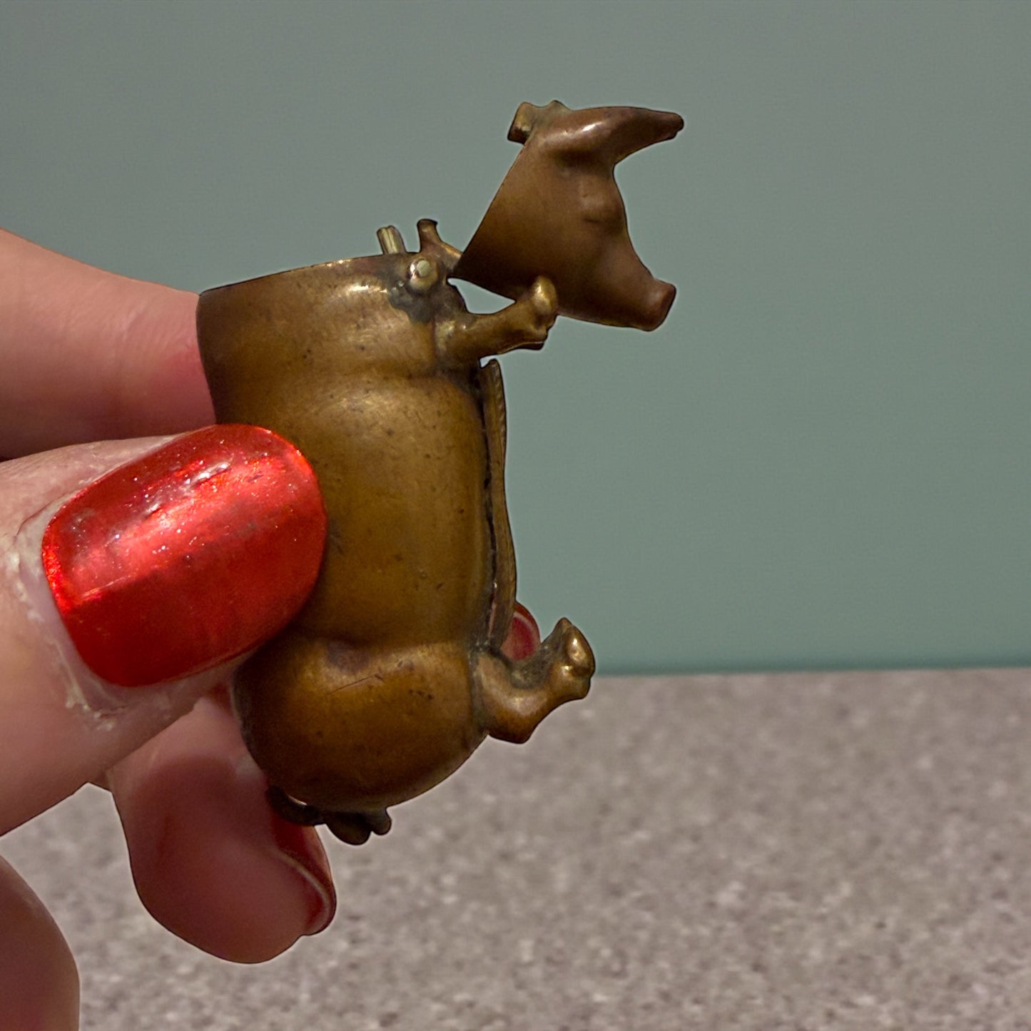 Vesta case a guisa di maialino in ottone pieno fine ‘800