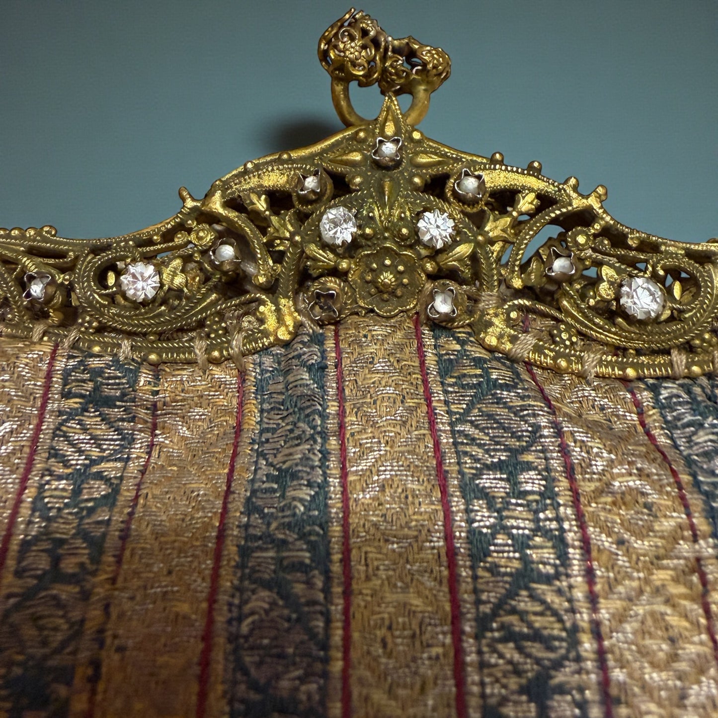 Borsetta gioiello da sera antica, 1900-1915, completa di accessori interni coordinati