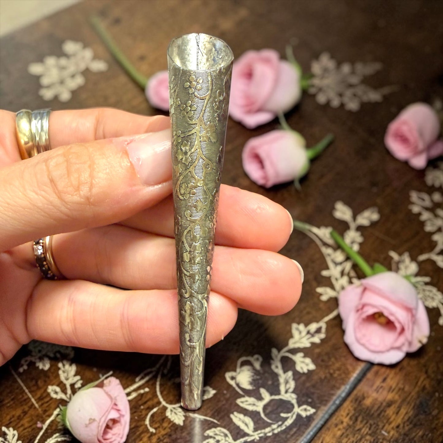 Tussy mussy da corsage placcato argento, fine ‘800 - primo ‘900