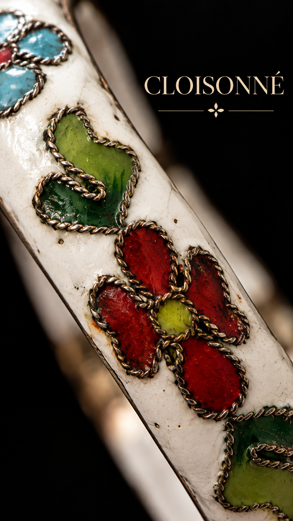 Bracciale rigido apribile in metallo e smalto cloisonné fiori con fondo bianco